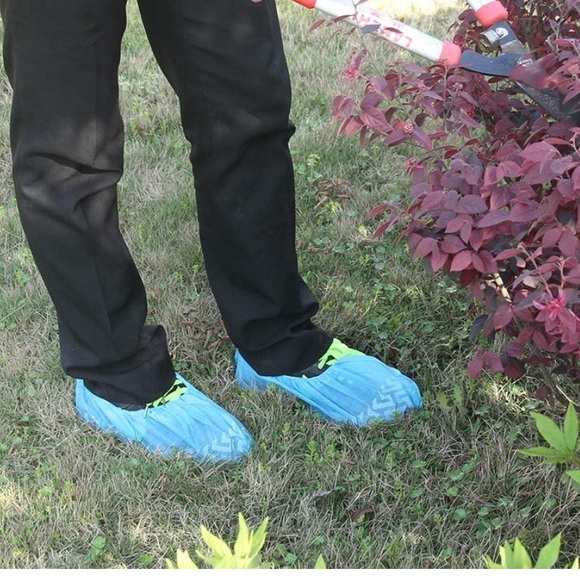 NWOT (150 Pack) Shoe Covers Disposable - Fits Up to Men's 10 & US Women's 12 - Picture 5 of 6